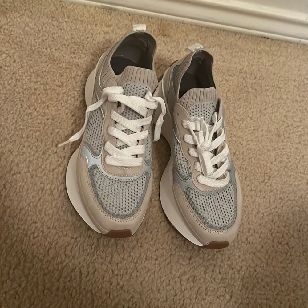 New H&H chunky tennis shoe
